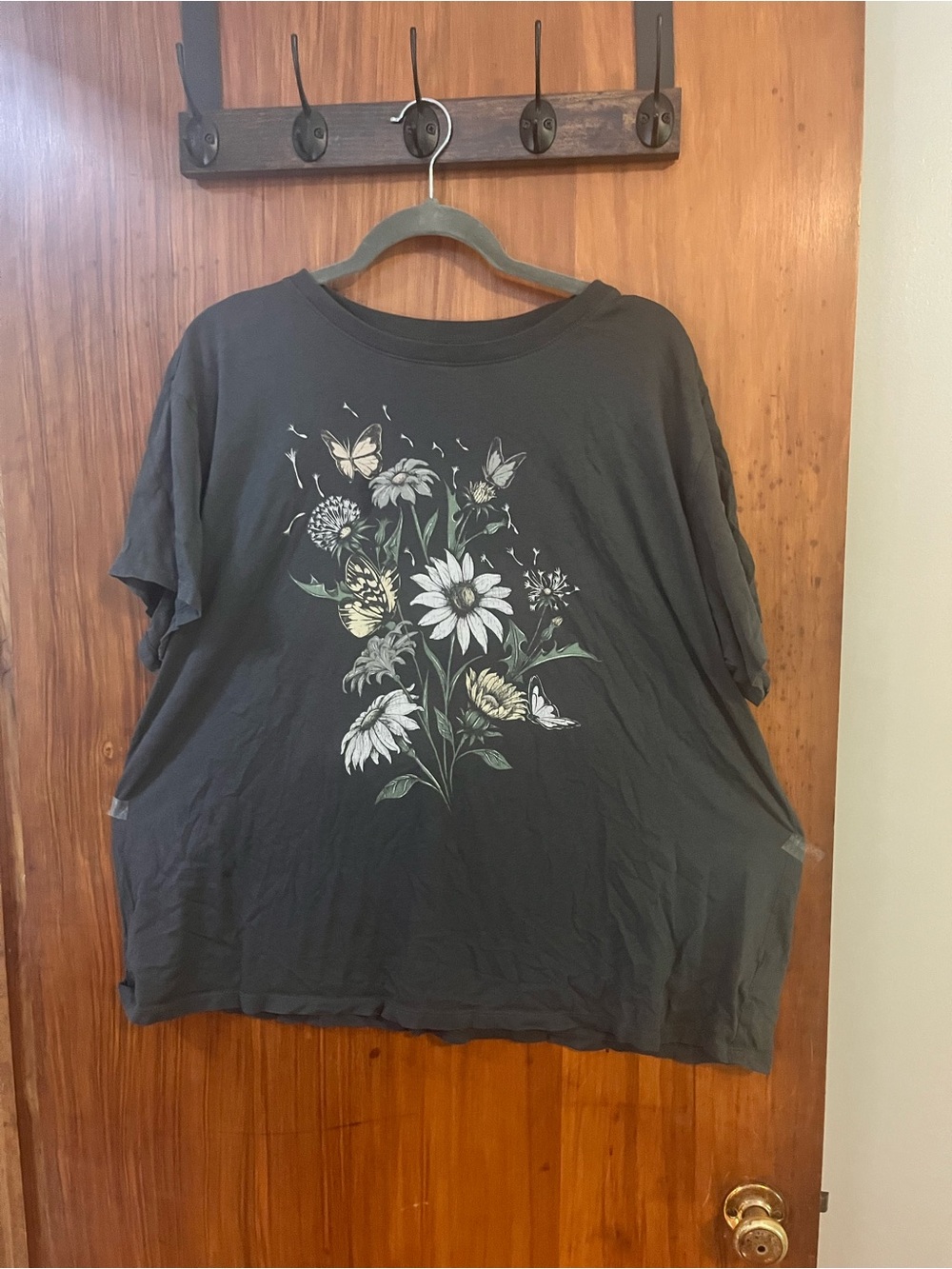 torrid Black Floral & Butterfly Graphic Tee size 1 (14-16)
